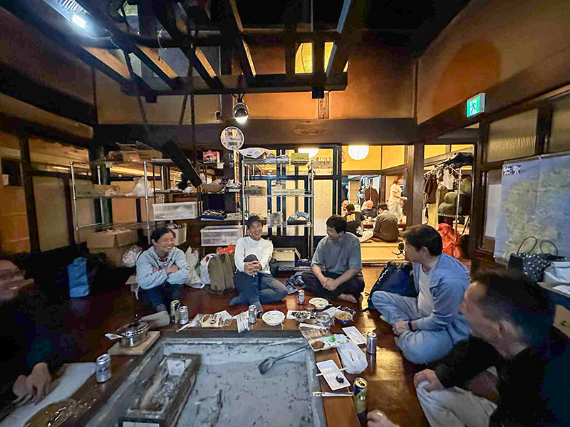 ボランティア活動の拠点である三井「茅葺庵」にて